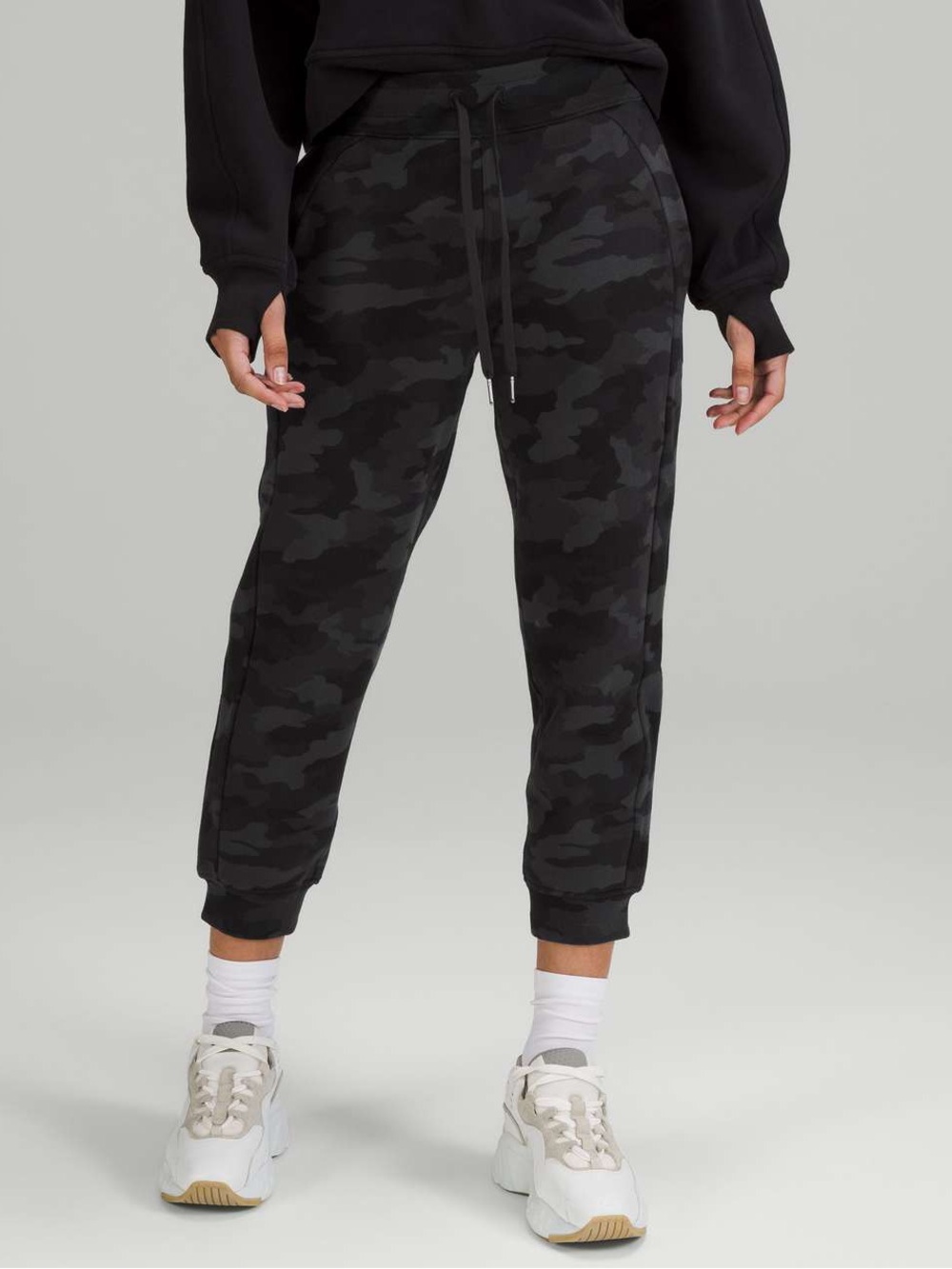 Lululemon Scuba High-Rise Cropped Jogger
Heritage 365 Camo Deep Coal Multi